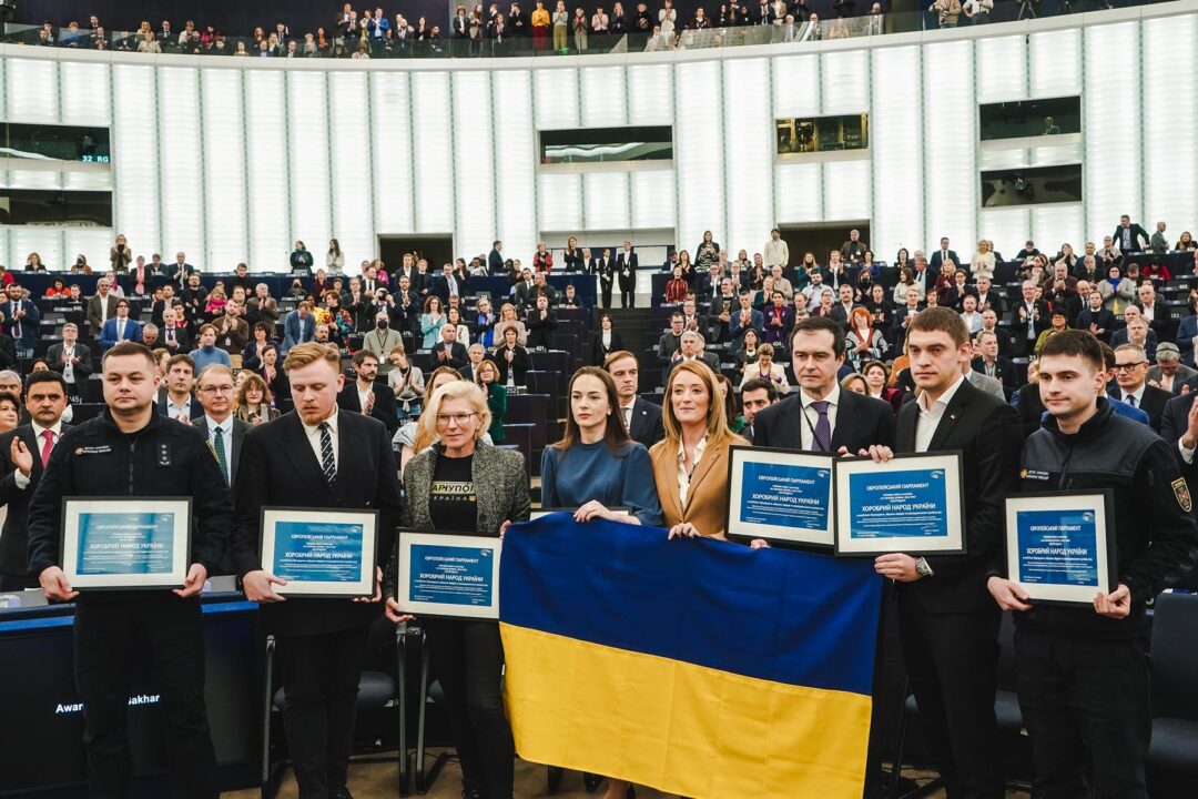 Representatives of the Ukrainian people with Parliament President Roberta Metsola during the ceremony